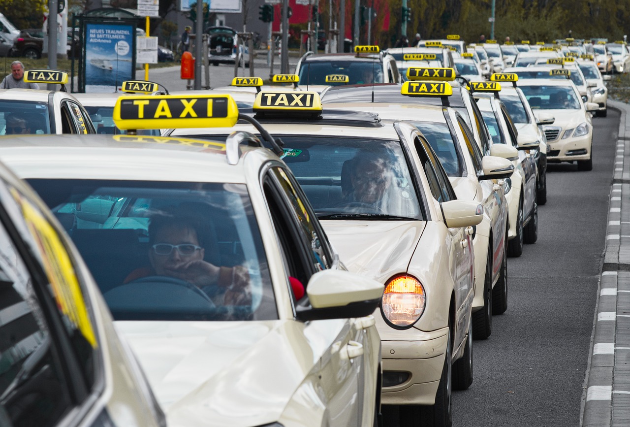 taxi, traffic jam, strike-4121829.jpg